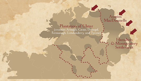 Source : The Scots in Ulster, publié en 2008 par l’Ulster Historical Foundation, en collaboration avec l’Ulster-Scots Agency et Tourism Ireland. Les zones en marron foncé correspondent aux terres initialement attribuées aux Ecossais par la Couronne lors de la « Plantation » ou acquises par des propriétaires écossais privés (l’Antrim et le Down). Les autres terres saisies par la Couronne en 1607 (à l’intérieur de la ligne en pointillé) ont été données à des propriétaires anglais, à certains Irlandais restés « loyaux » à la Couronne et à des institutions telles que l’Église d’Irlande (anglicane) ou Trinity College, Dublin8.