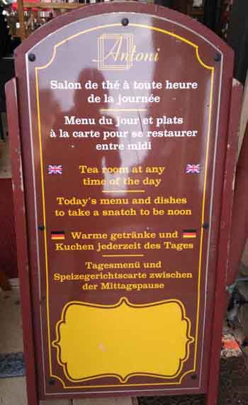 Fig. 8 : Présentoir rabattable à Sarrebourg.