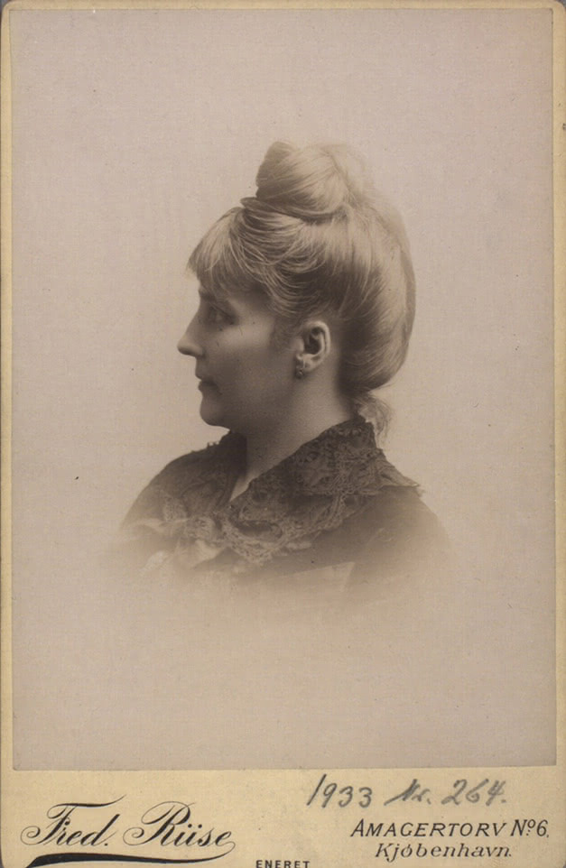 Amalie Skram. Photography Frederik Riise (circa 1888-1913)