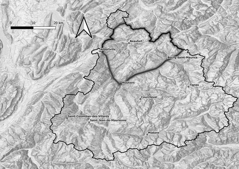 Figure 1 : Le massif du Beaufortain (en gras ou en noir double trait) dans la zone AOP Beaufort (en noir). Localisation de communes à forte connotation touristique ou agricole au sein de la zone AOP